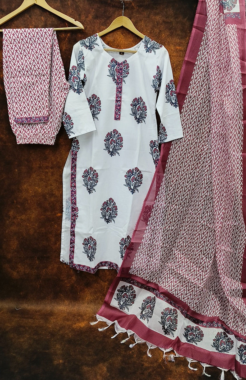 Women Floral Printed Kuta and Pant with Dupatta