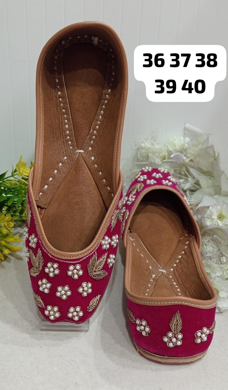 Beautiful Ethnic Women’s Punjabi Juttis