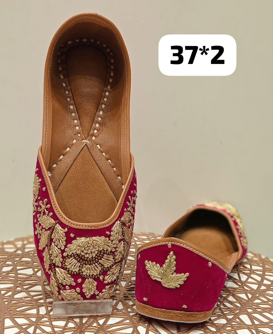 Beautiful Ethnic Women’s Punjabi Juttis