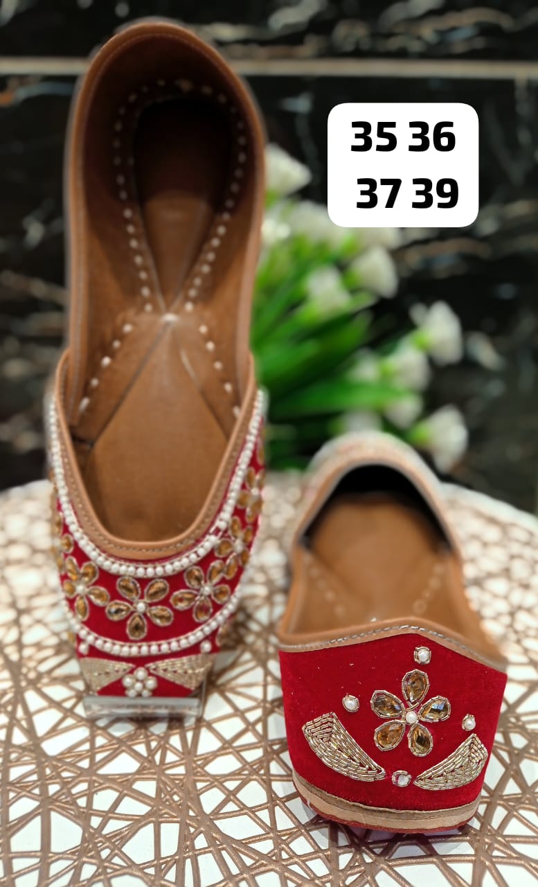 Beautiful Ethnic Women’s Punjabi Juttis