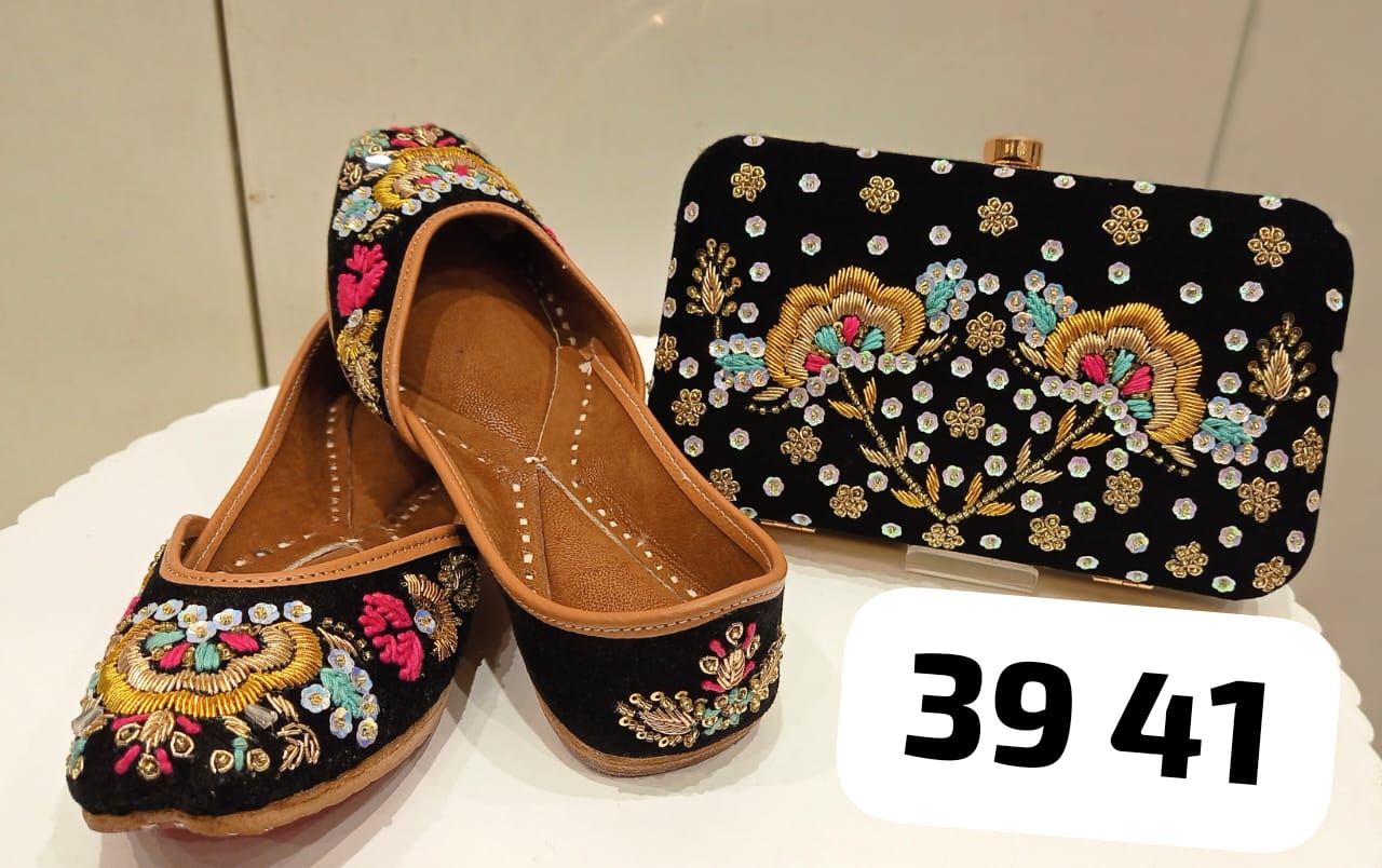 Beautiful Punjabi Juttis with Clutch Combo Set
