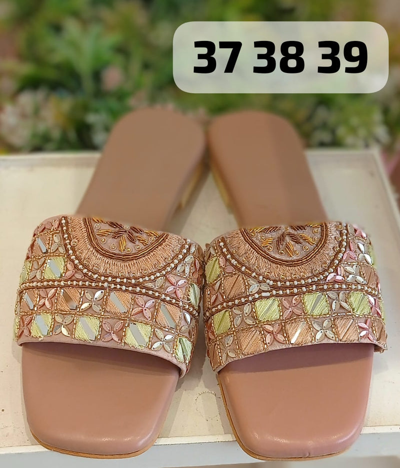 Beautiful Ethnic Women’s Punjabi Juttis