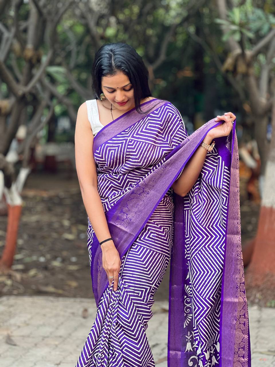 Beautiful Designer Battik Gola Silk Saree