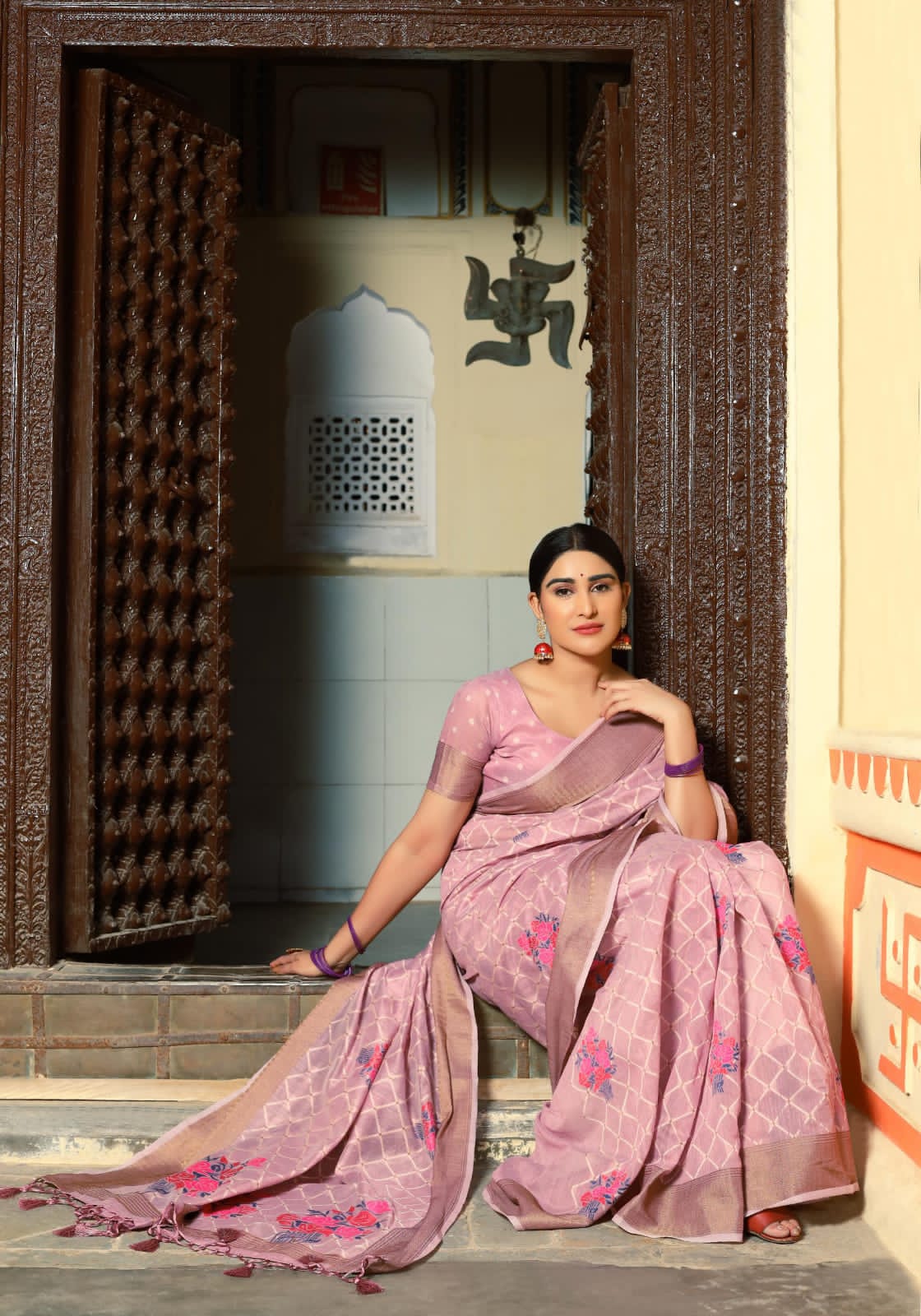 Beautiful Designer Pure Linen Weaving Saree