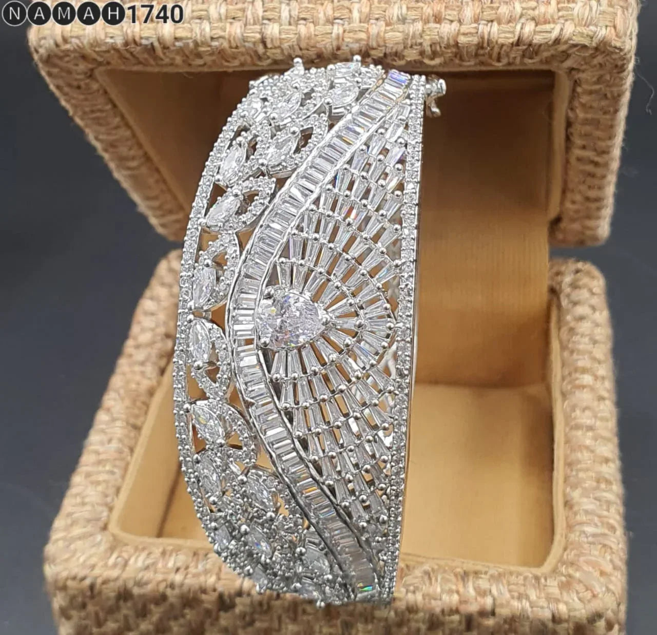 Beautiful American Diamond Antique Stone Bengal &amp; Bracelet Set