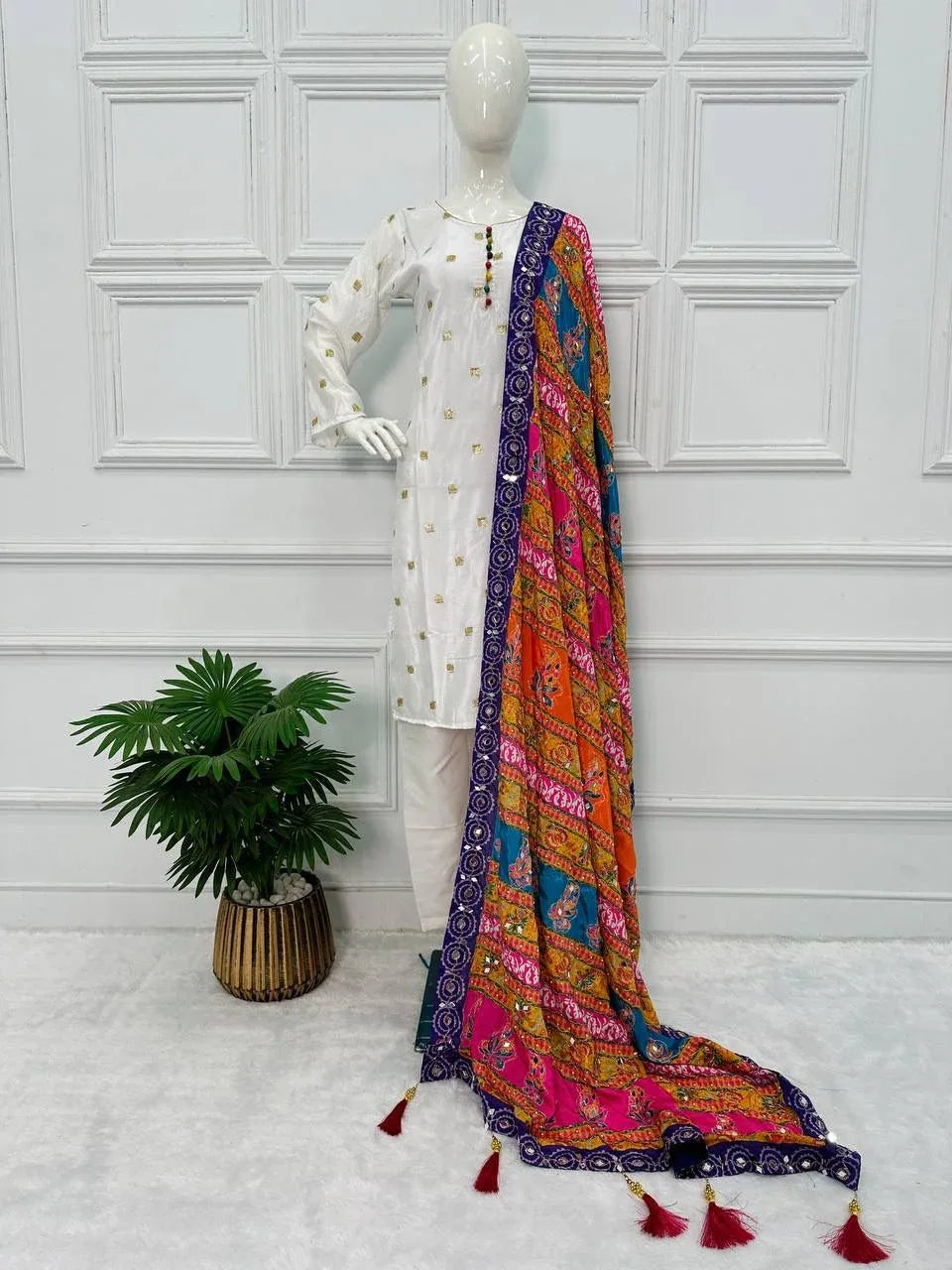 Beautiful Designer Special Kurti With Dupatta &amp; Pent