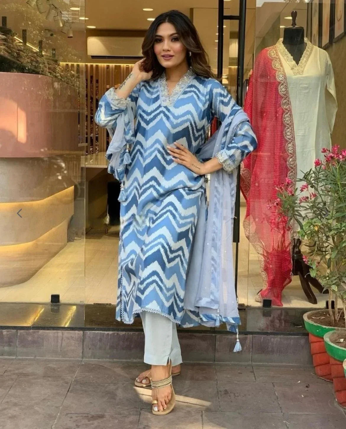Beautiful Designer Maharaja Heavy Silk Salwar Suit