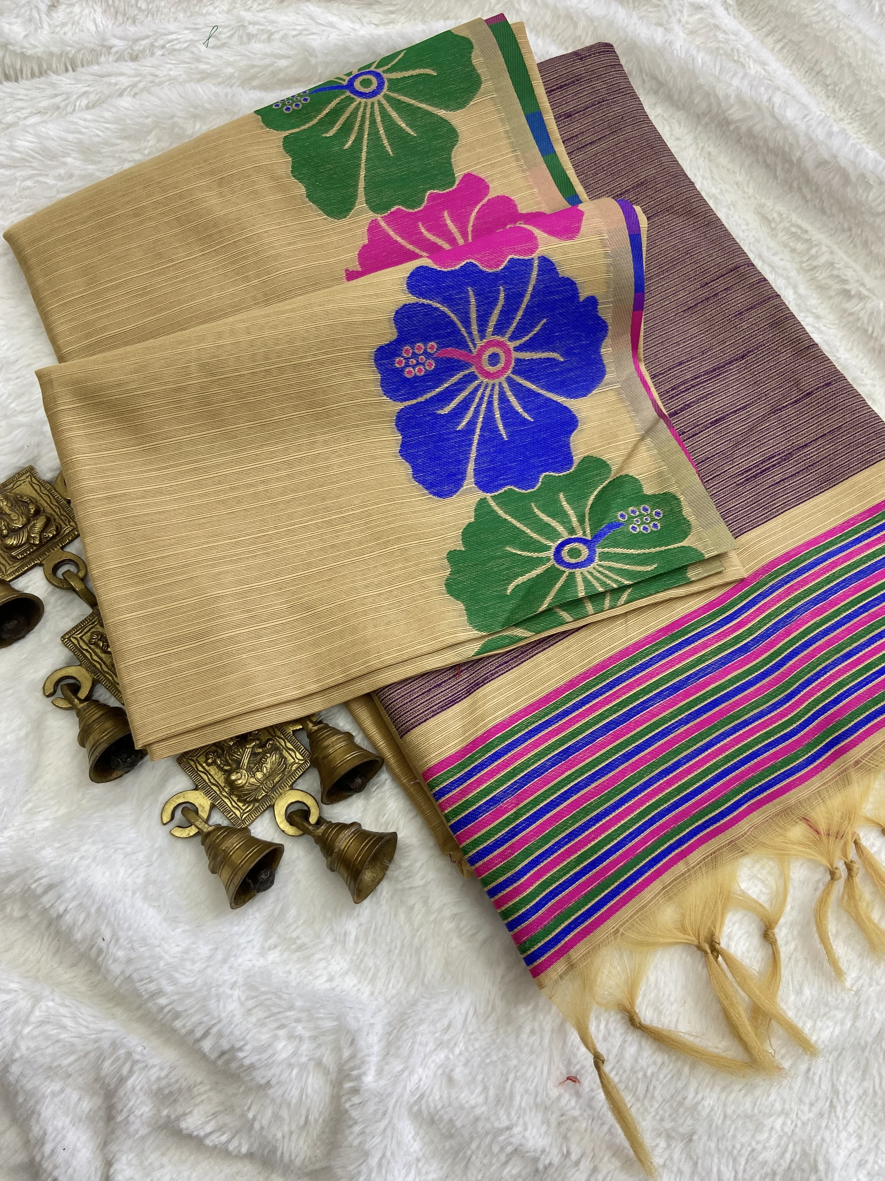 Beautiful Designer Jawa Flower Pattern Handloom Silk Saree