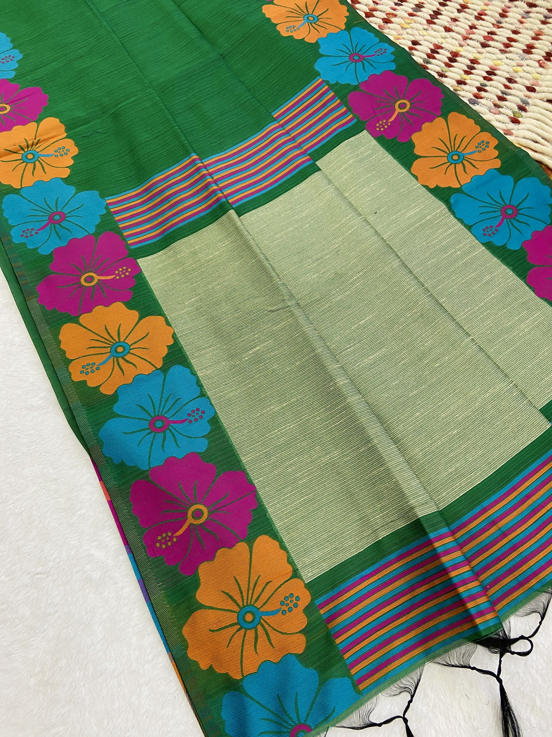 Beautiful Designer Jawa Flower Pattern Handloom Silk Saree