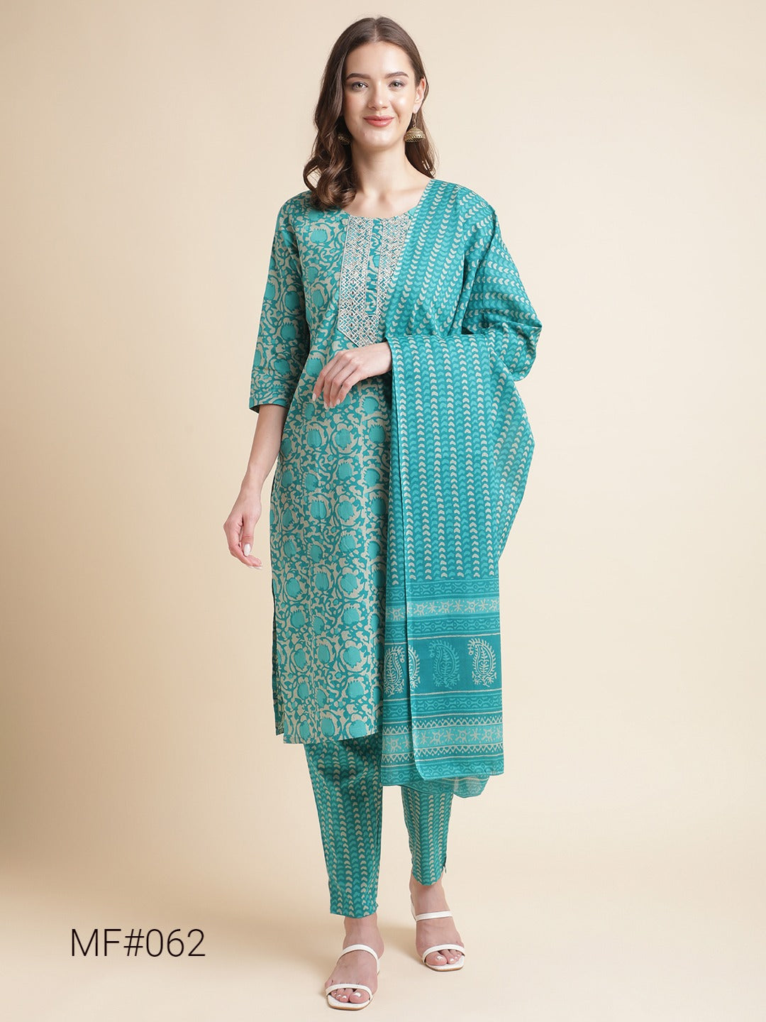 Beautiful Women Green Batik Print Cotton Kurta With Pant And Printed Dupatta