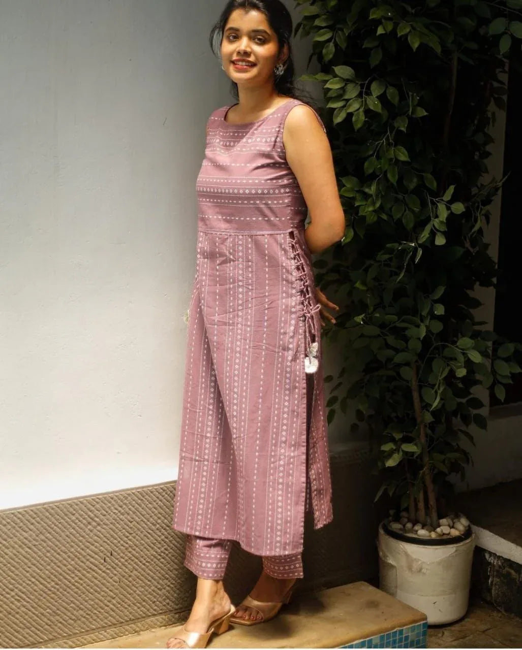 Beautiful Designer Cotton Sleev Less Kurti Pent Set