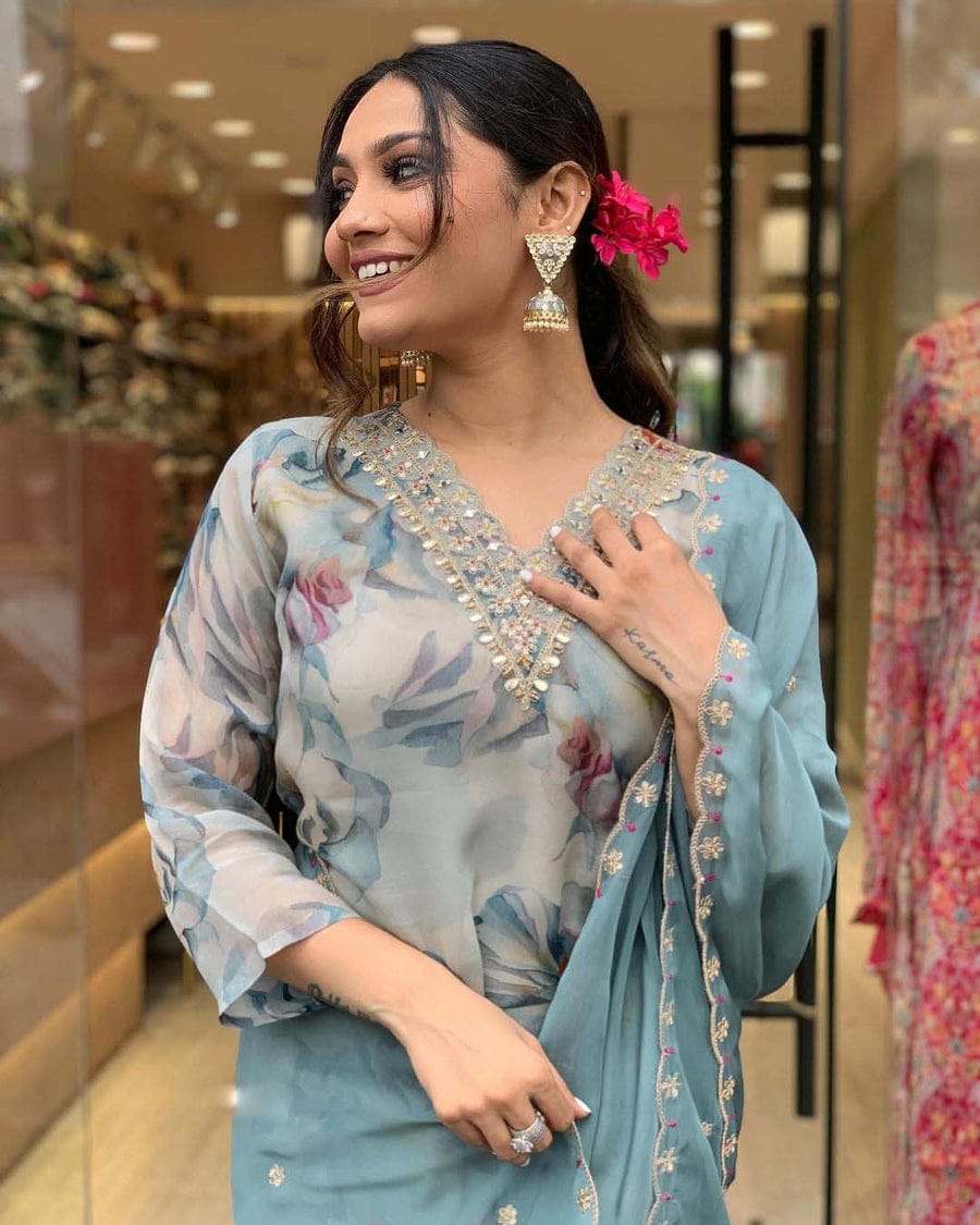 Beautiful Designer Soft Organza Salwar Suit