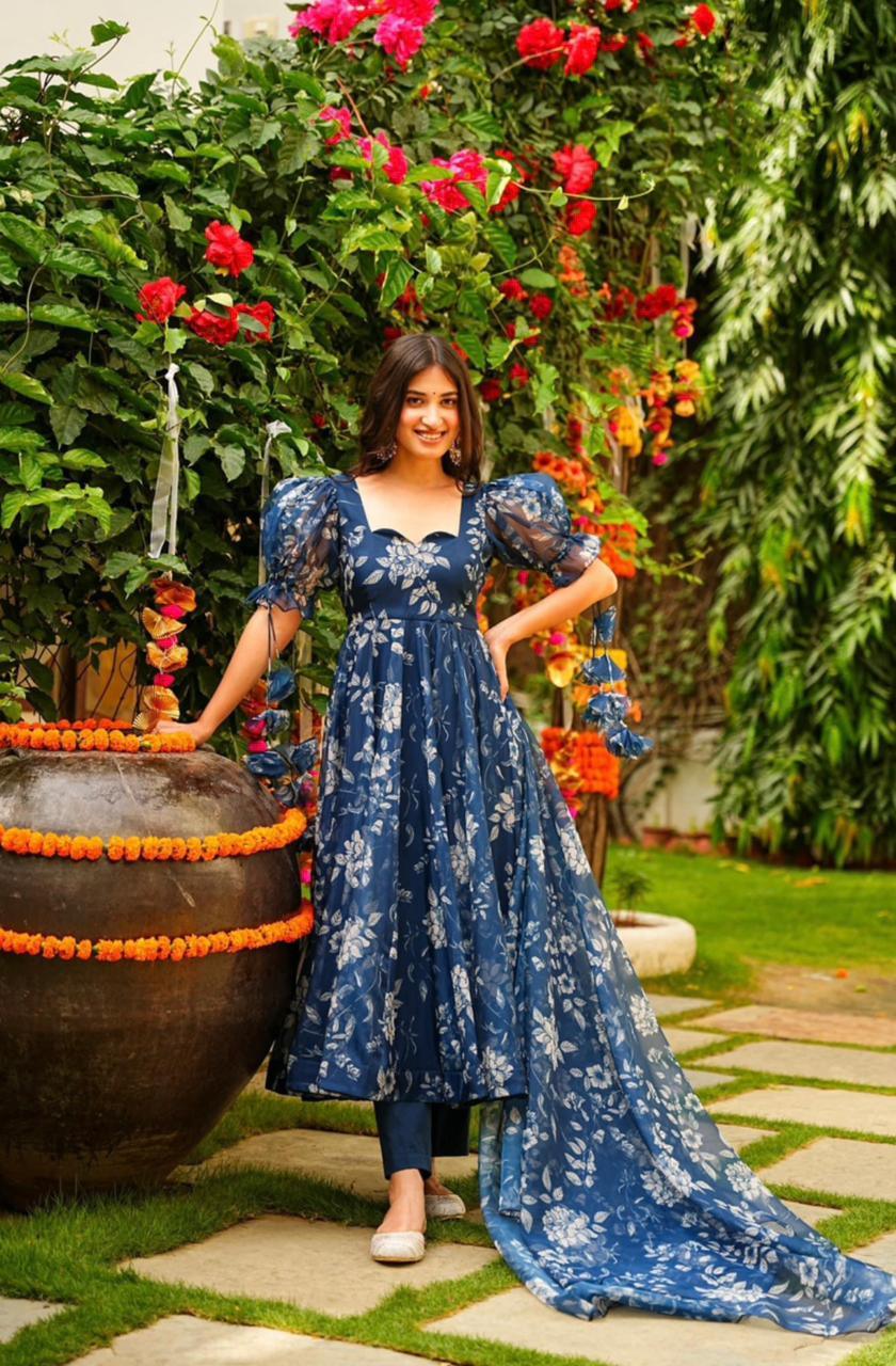 Beautiful Designer Party Wear Look Organza Taby Silk Gown