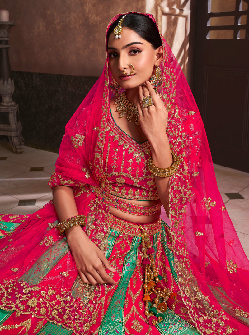 Beautiful Designer Wedding Wear Latest Bridal Lehenga Choli
