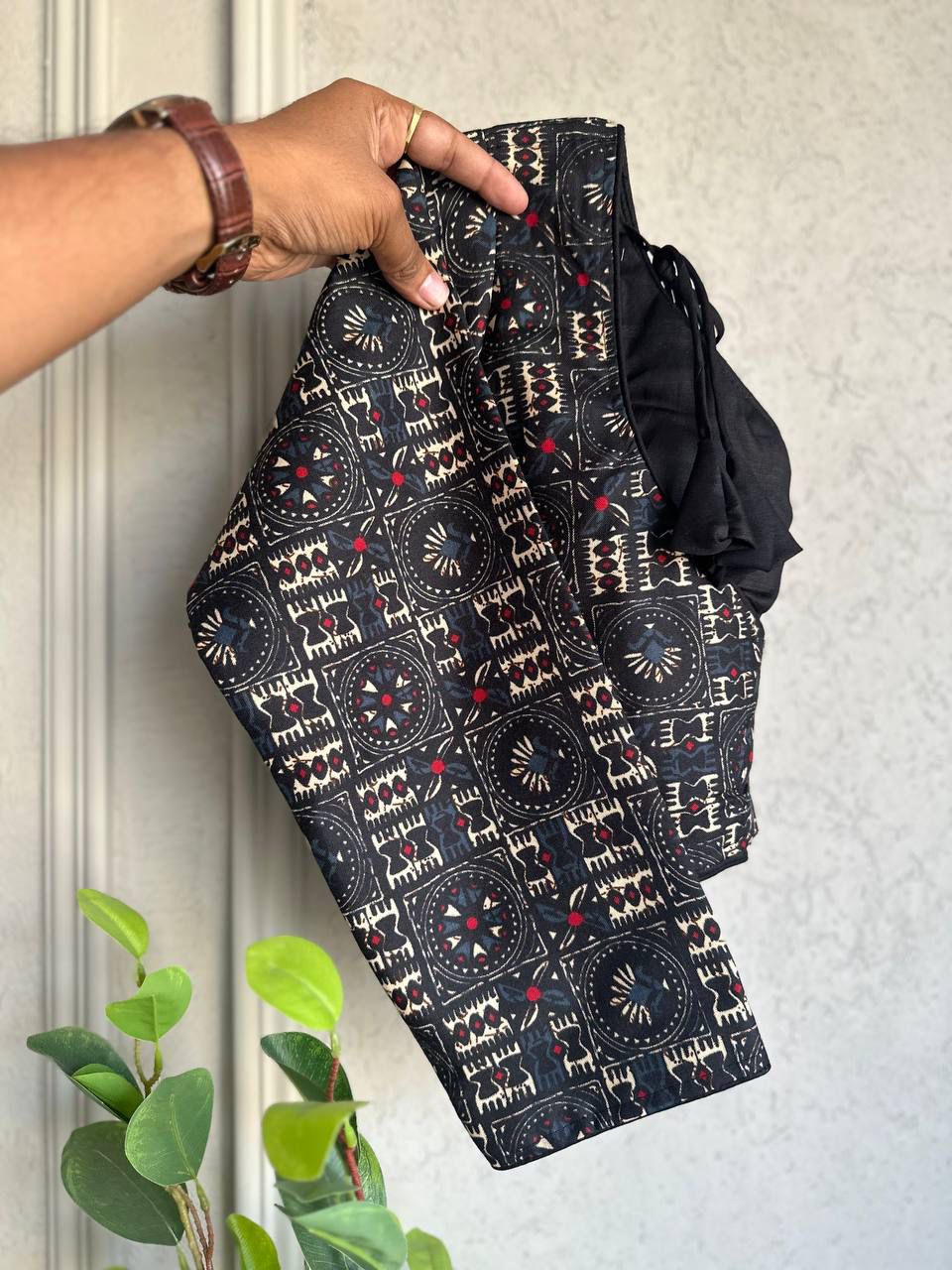 Beautiful Designer Readymade Handloom Cotton Sabyasachi Pattern Blouse