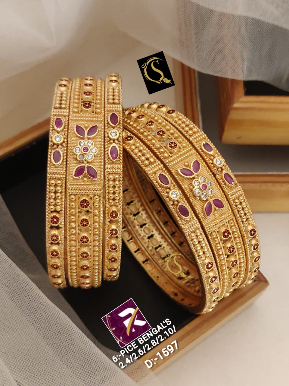 Beautiful Designer Superhit Brass High Gold Antique 6 Pcs Bangles