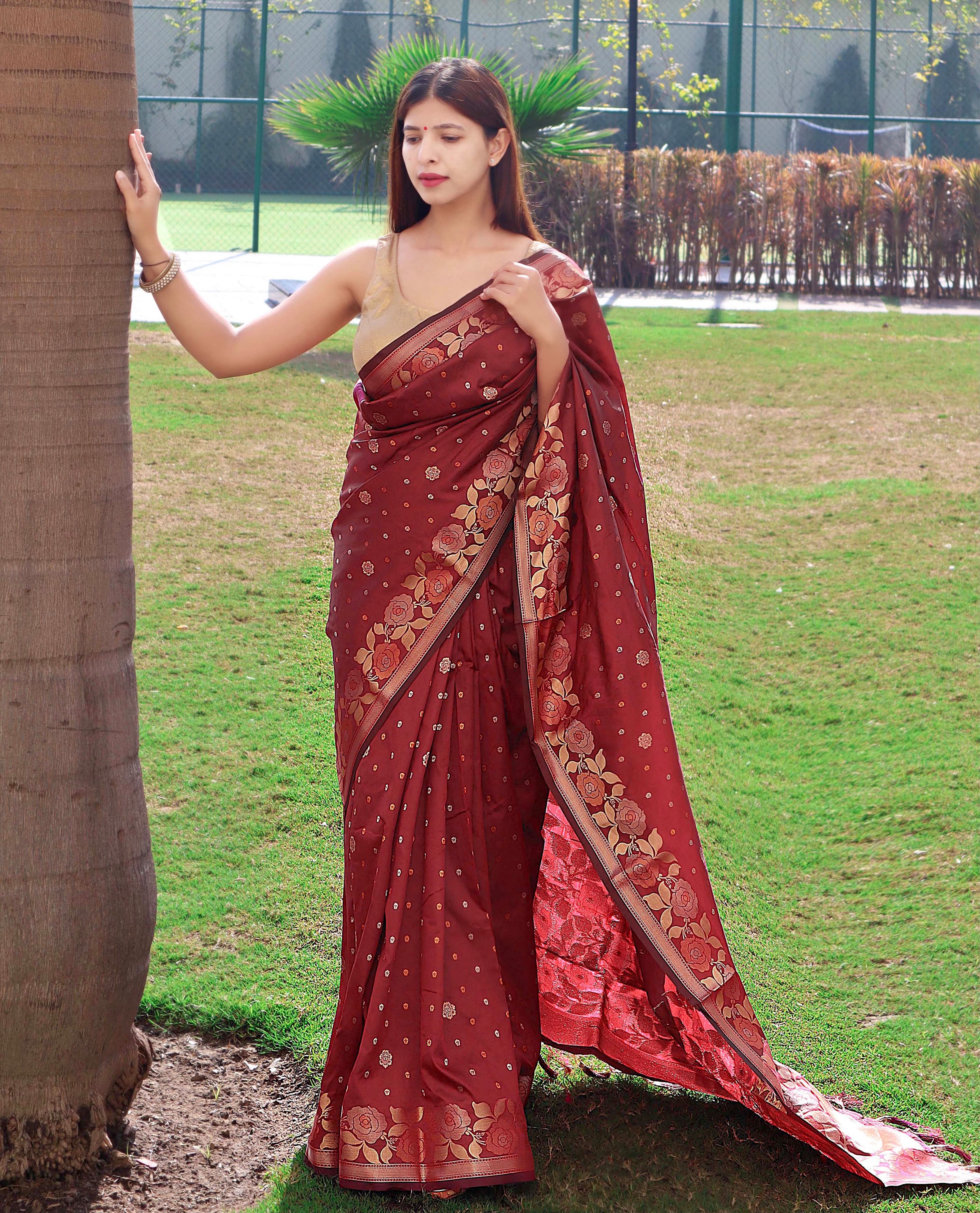 Floral Woven Zari Weaving Designer Pure Soft Banarasi Silk Saree