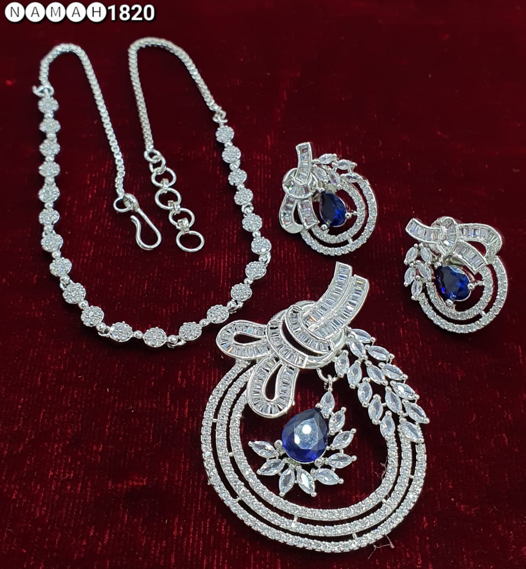 Pendant & Earrings Set
