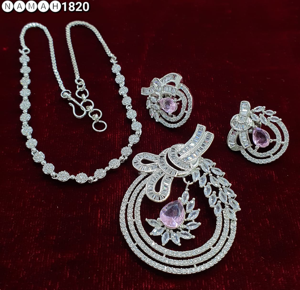 Pendant &amp; Earrings Set