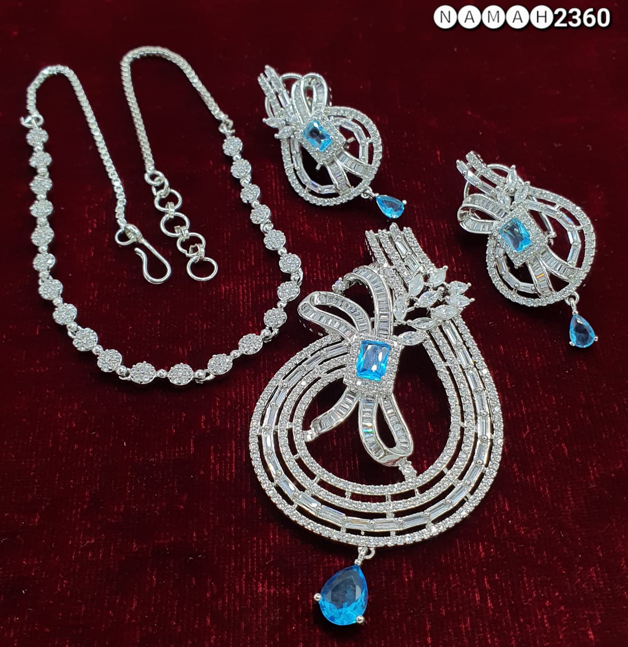 Pendant &amp; Earrings Set