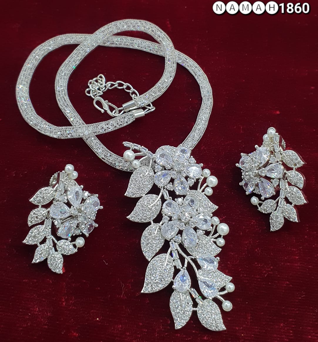Pendant &amp; Earrings Set