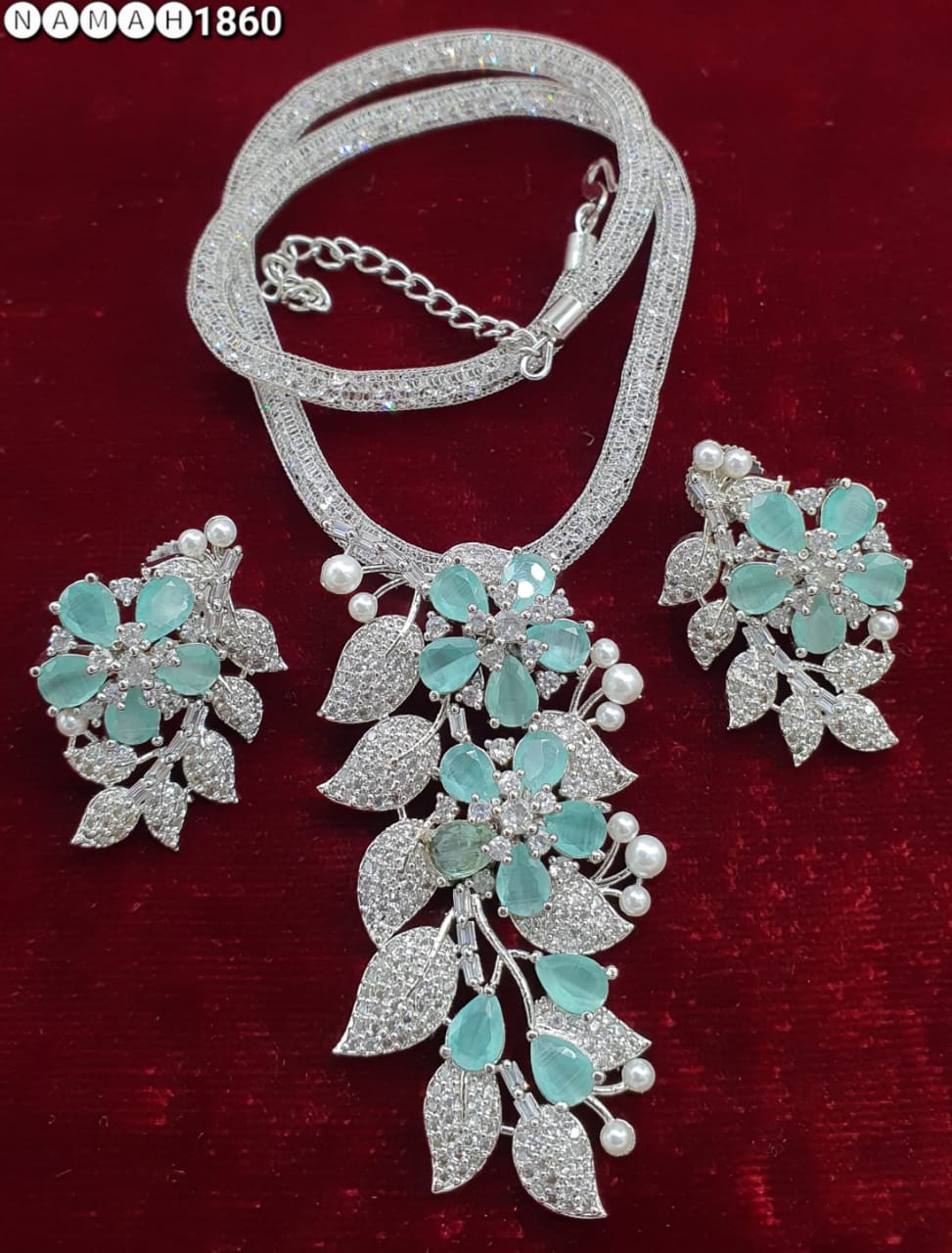 Pendant &amp; Earrings Set