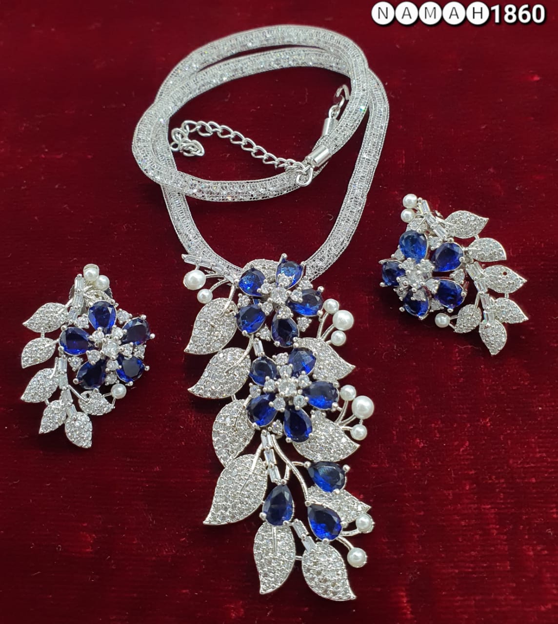 Pendant &amp; Earrings Set
