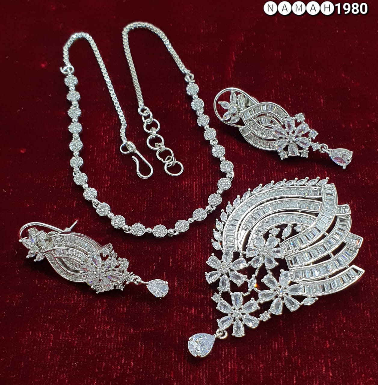 Pendant &amp; Earrings Set