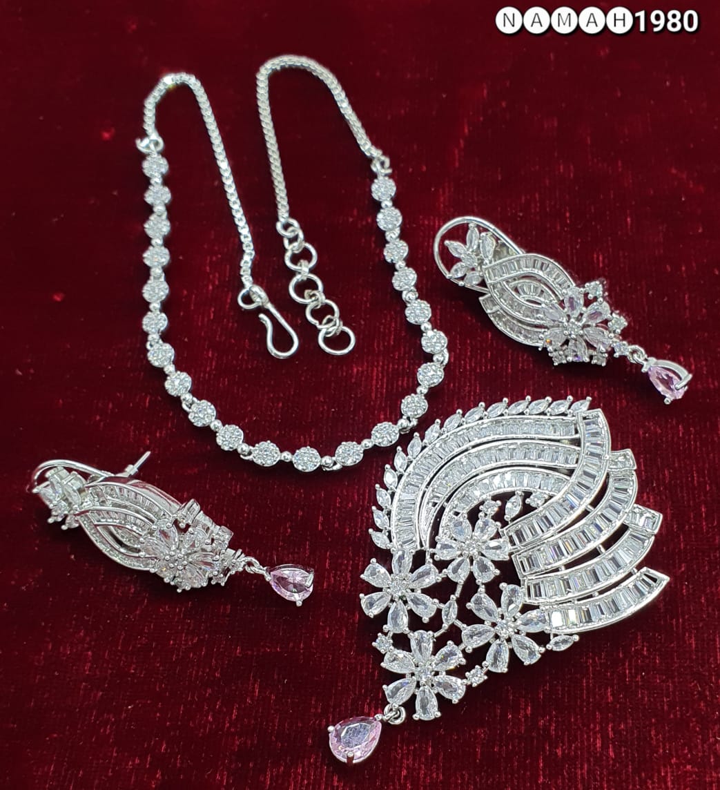 Pendant &amp; Earrings Set