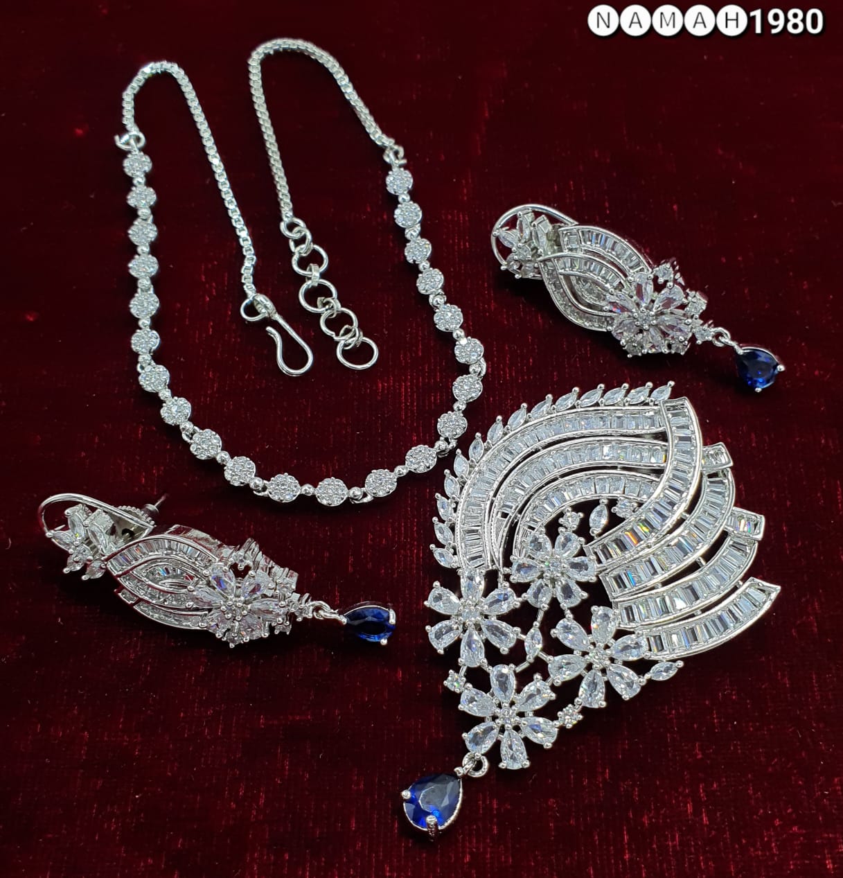 Pendant &amp; Earrings Set