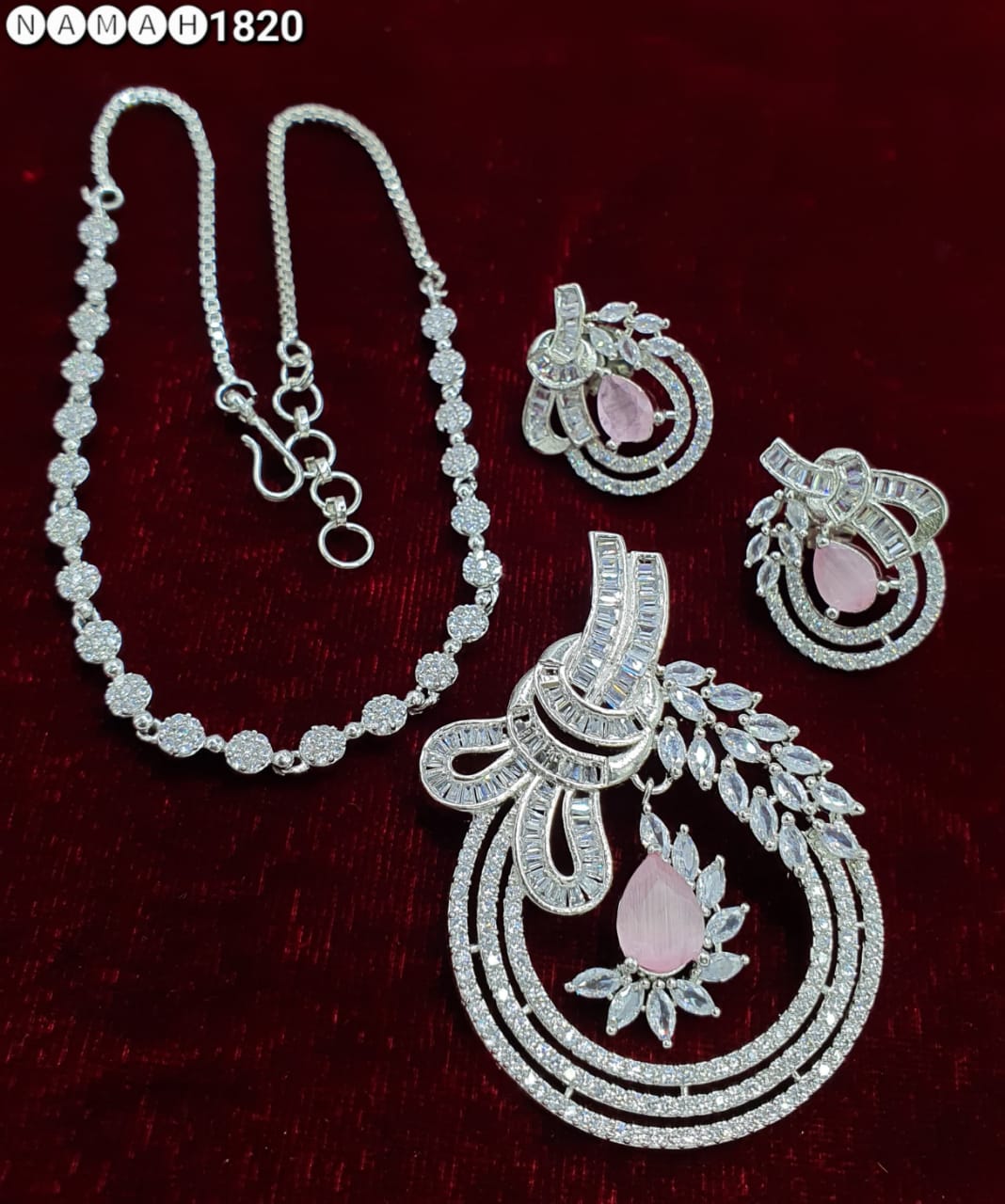 Pendant &amp; Earrings Set