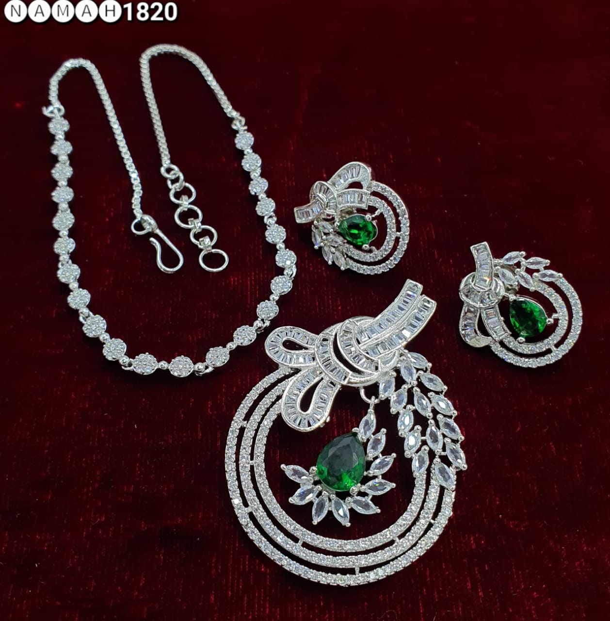 Pendant &amp; Earrings Set