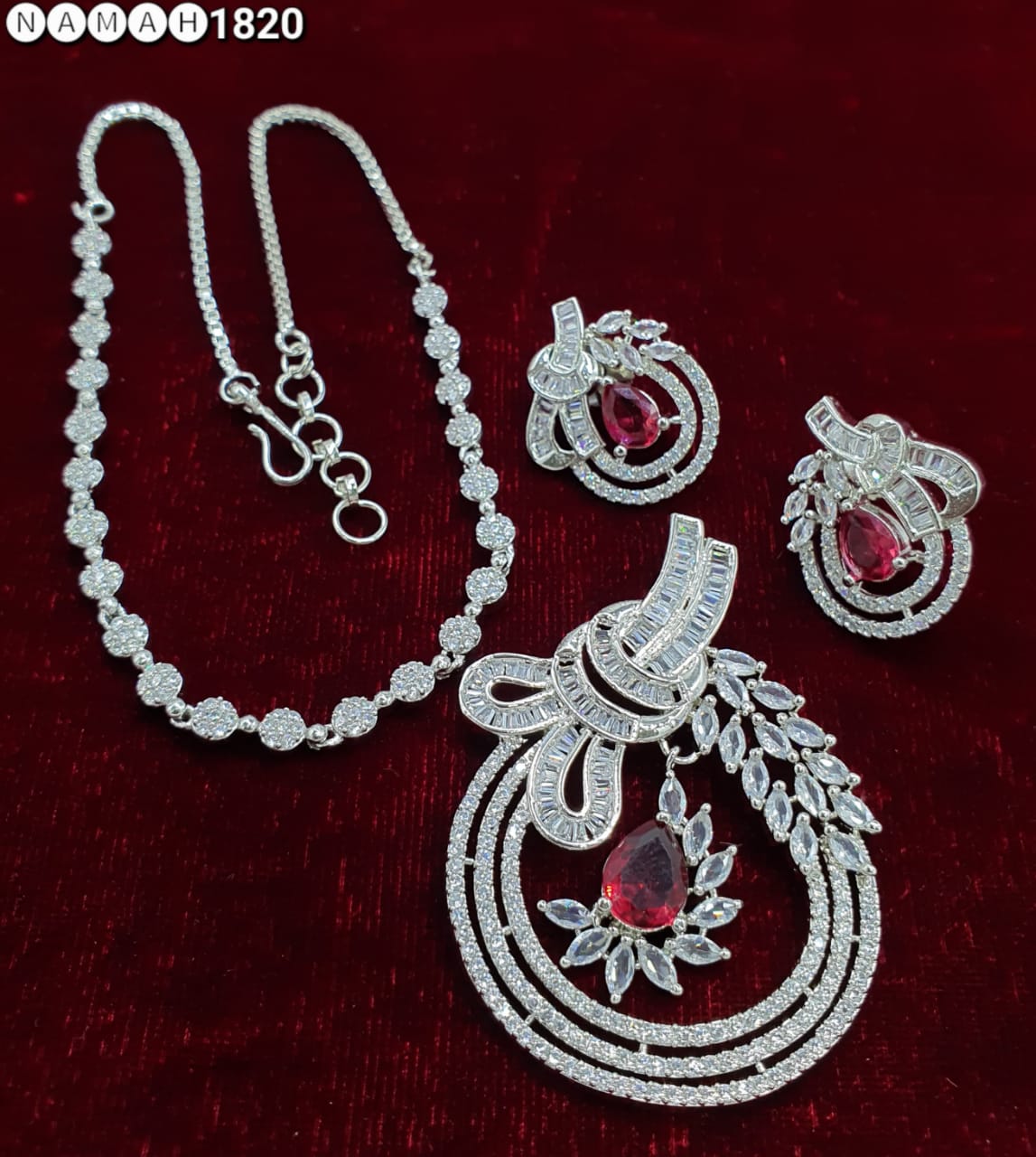 Pendant &amp; Earrings Set