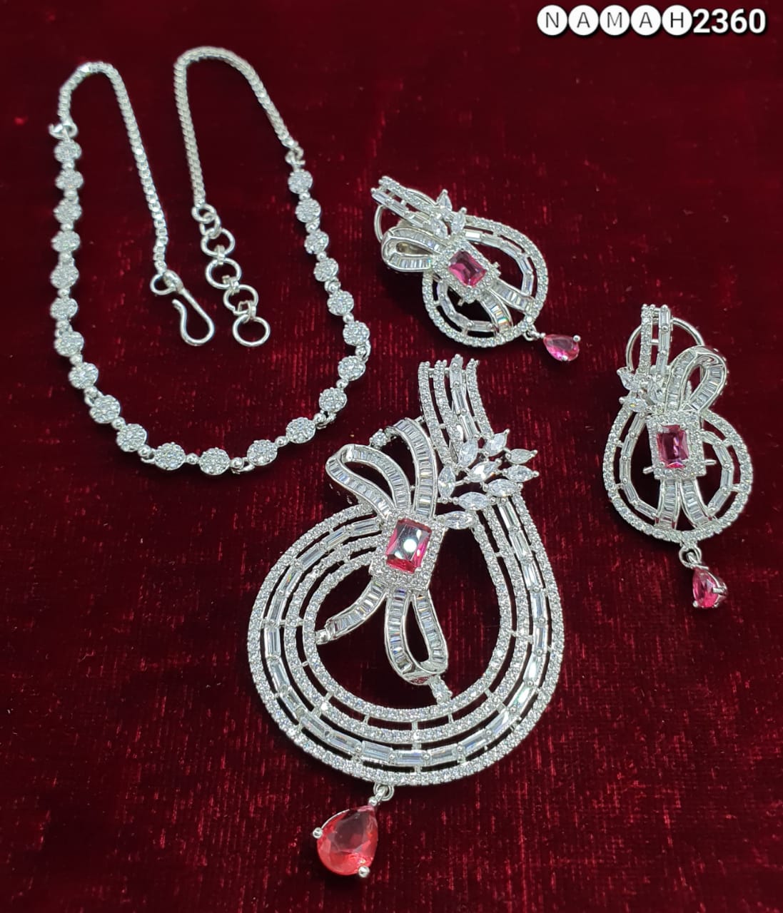 Pendant &amp; Earrings Set