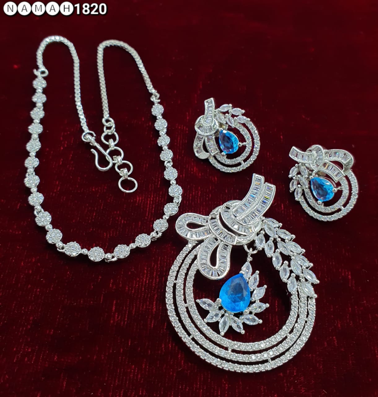 Pendant &amp; Earrings Set
