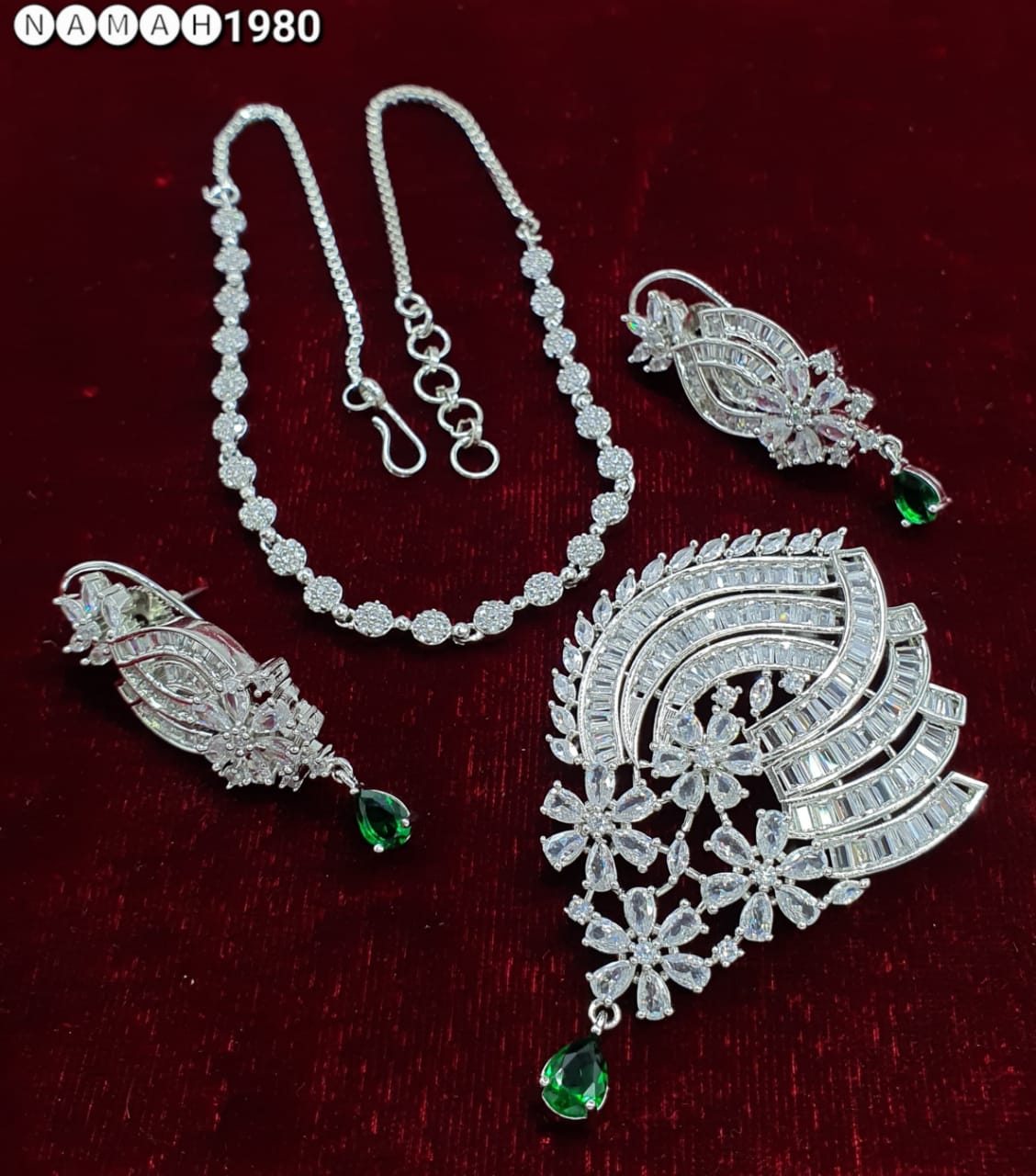 Pendant &amp; Earrings Set