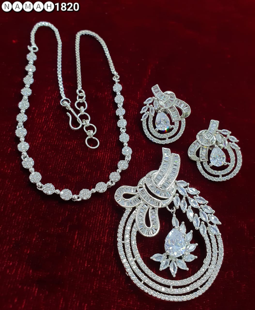 Pendant &amp; Earrings Set
