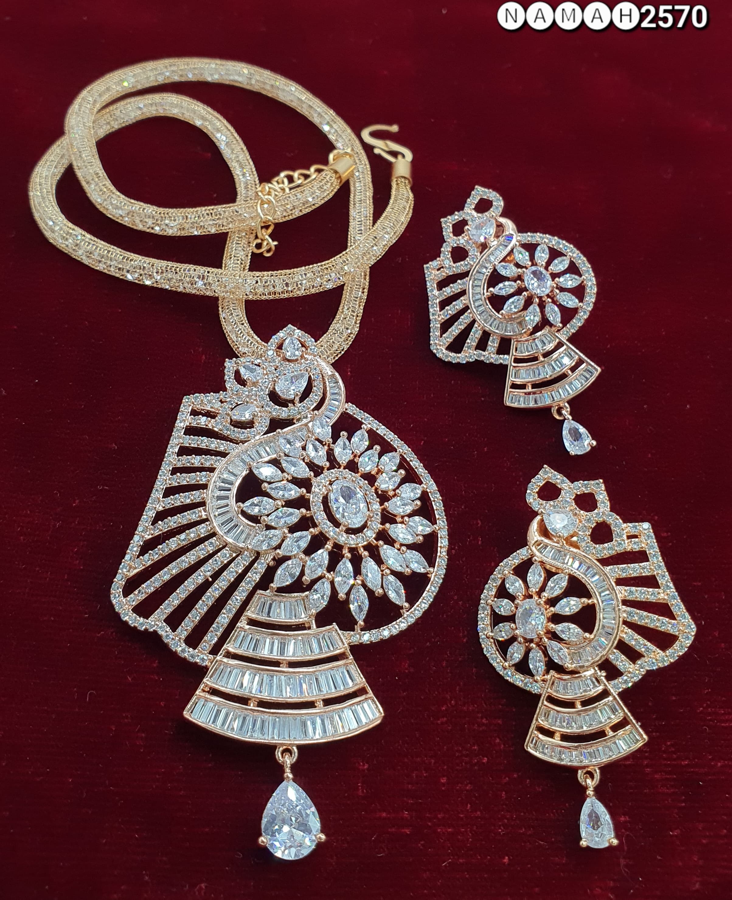 Pendant &amp; Earrings Set