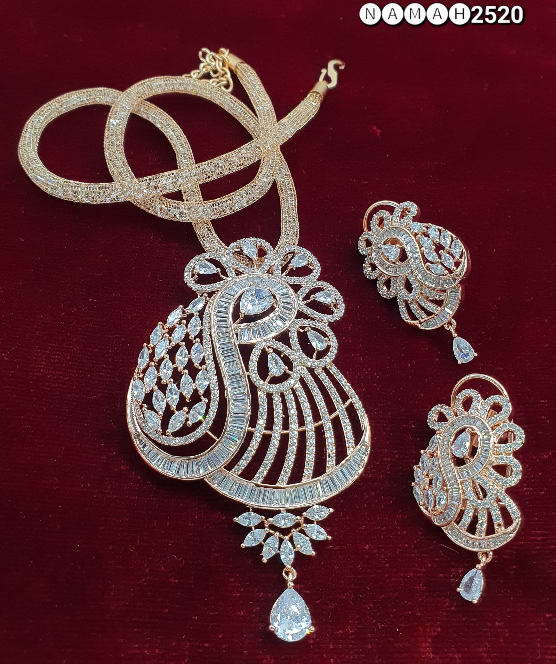 Pendant &amp; Earrings Set