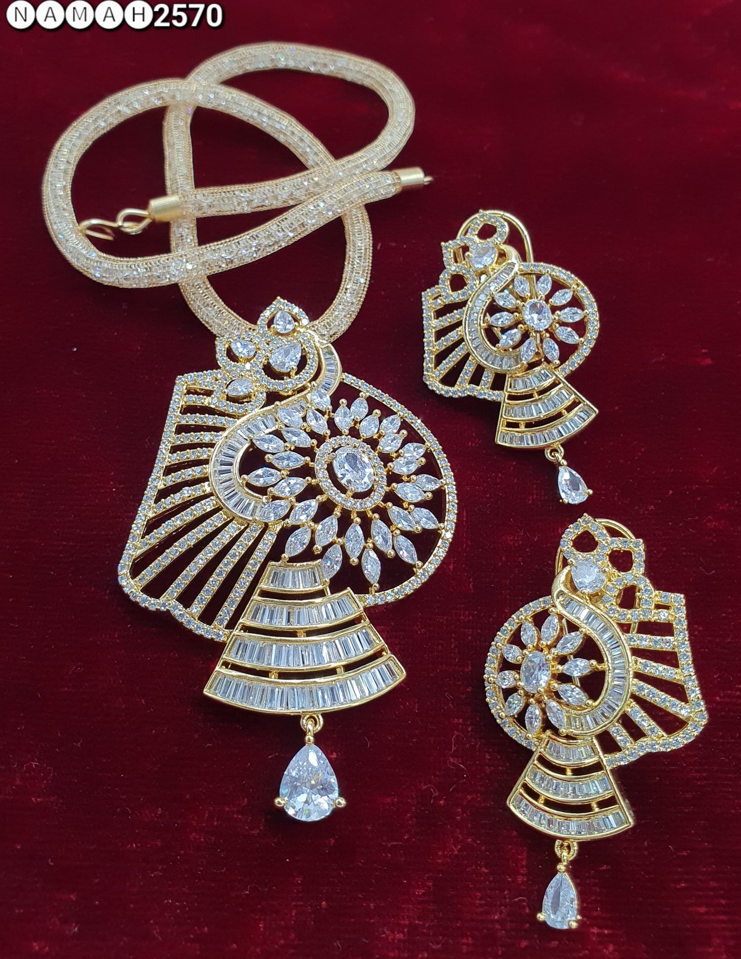 Pendant &amp; Earrings Set