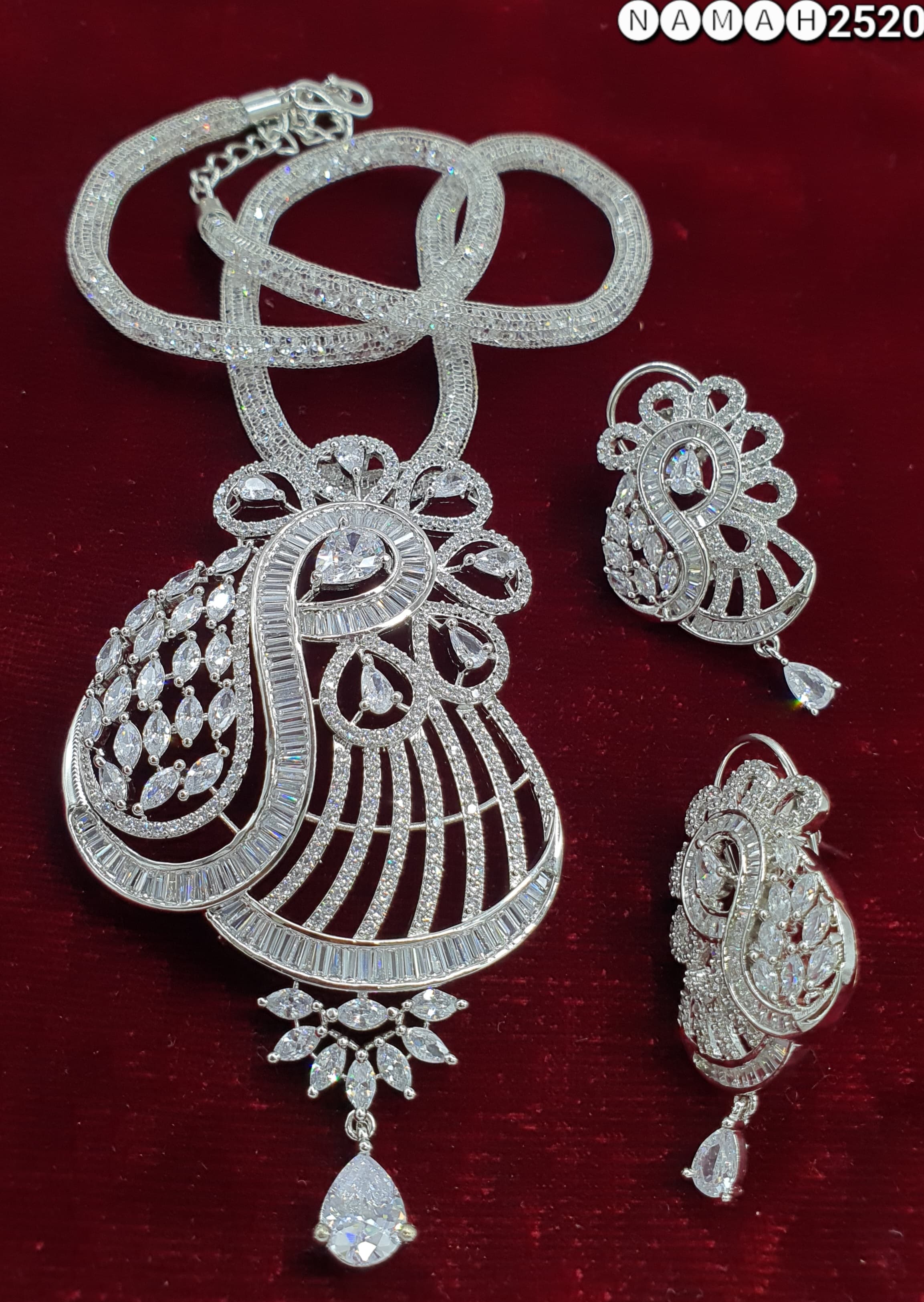 Pendant &amp; Earrings Set