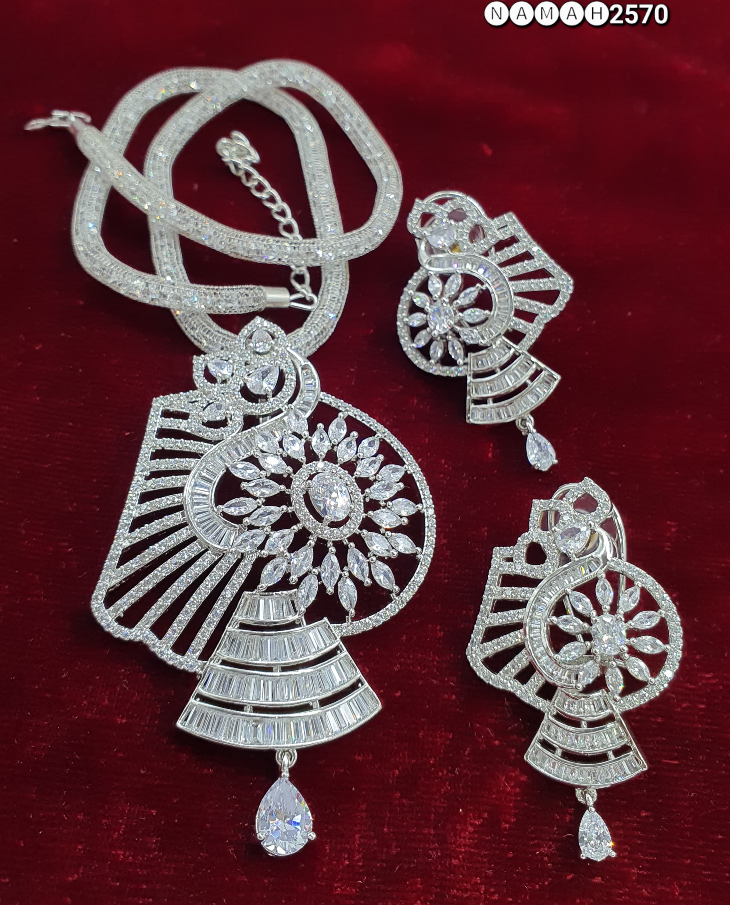 Pendant &amp; Earrings Set