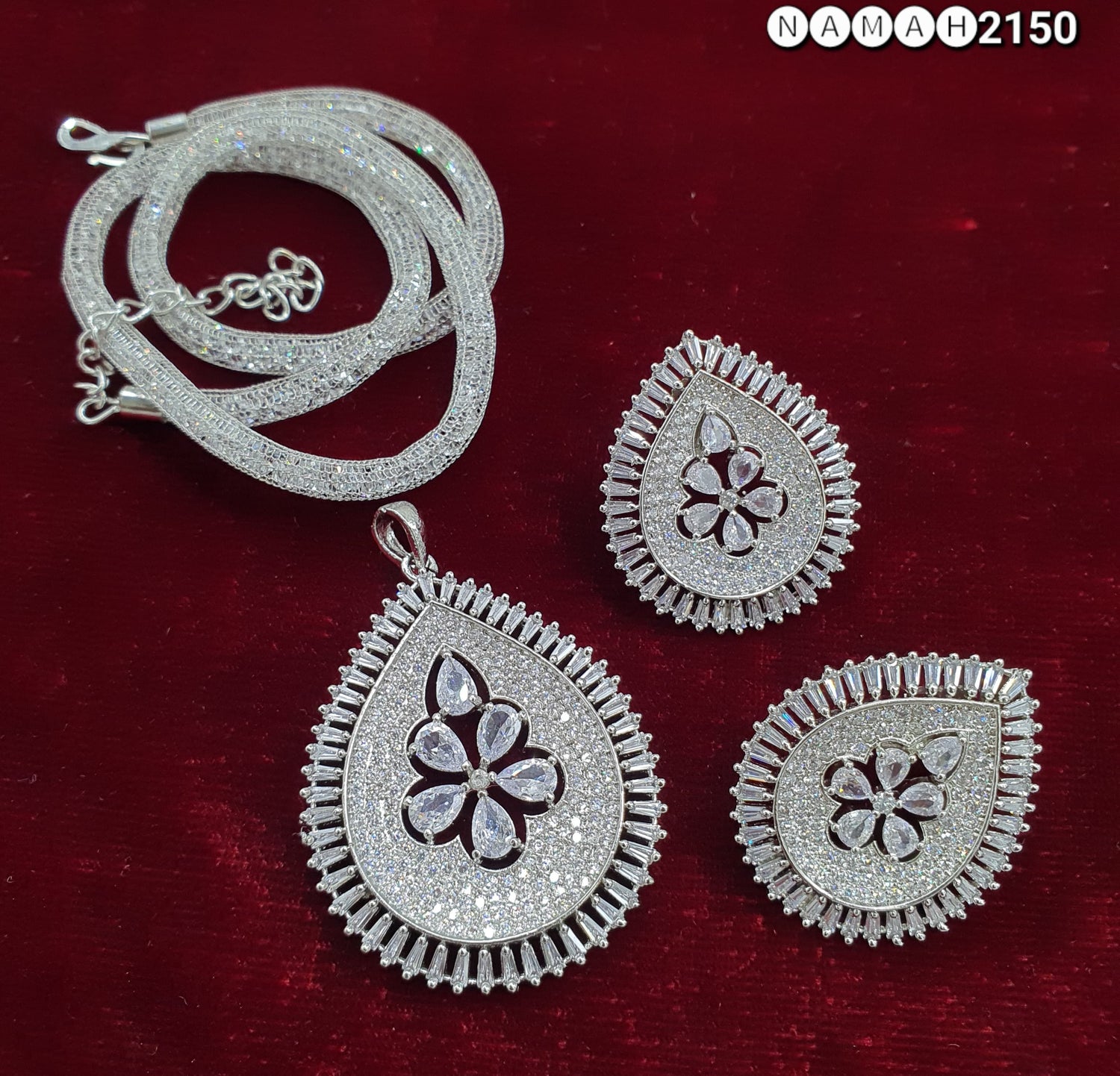 Pendant &amp; Earrings Set