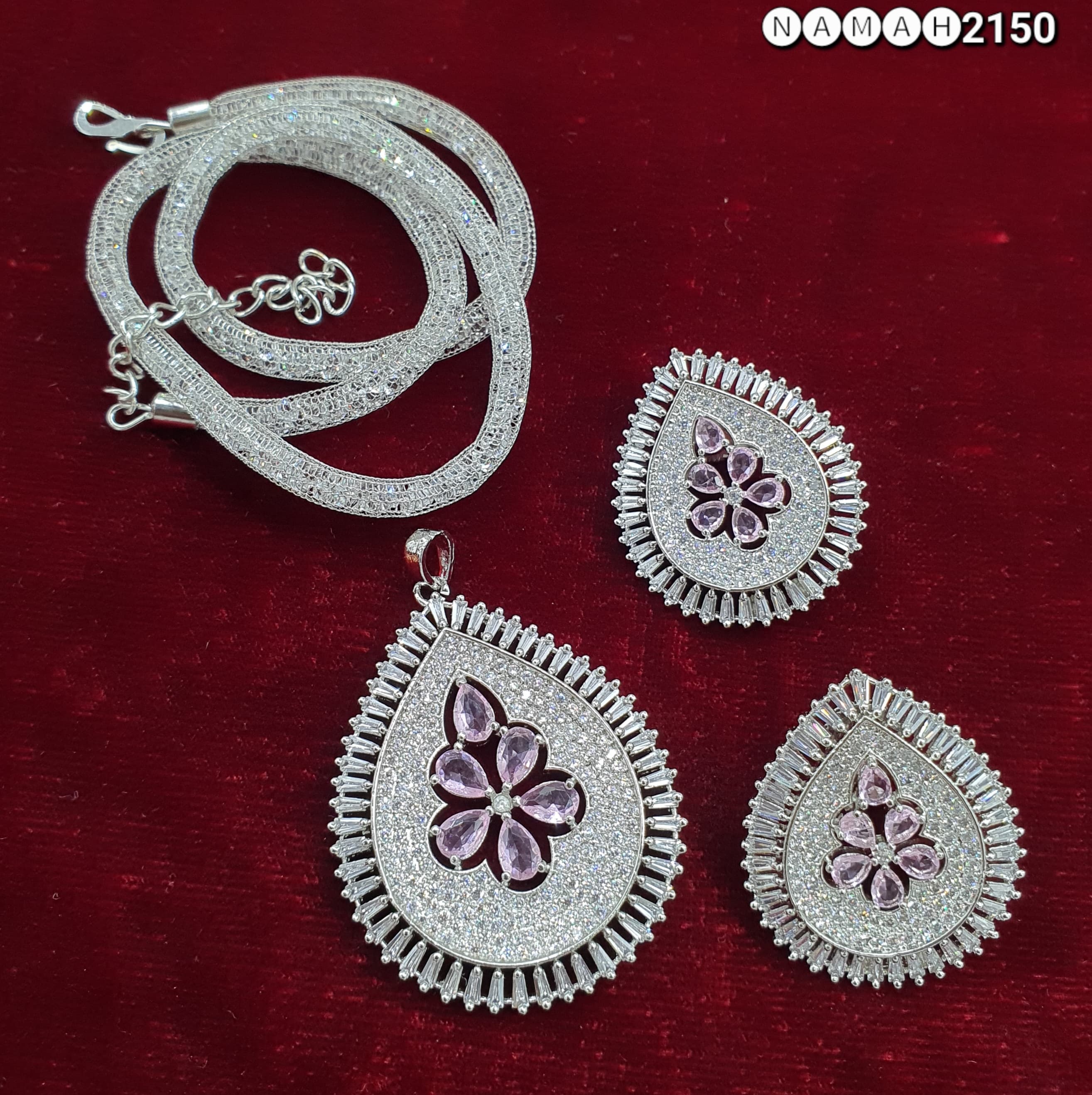 Pendant &amp; Earrings Set