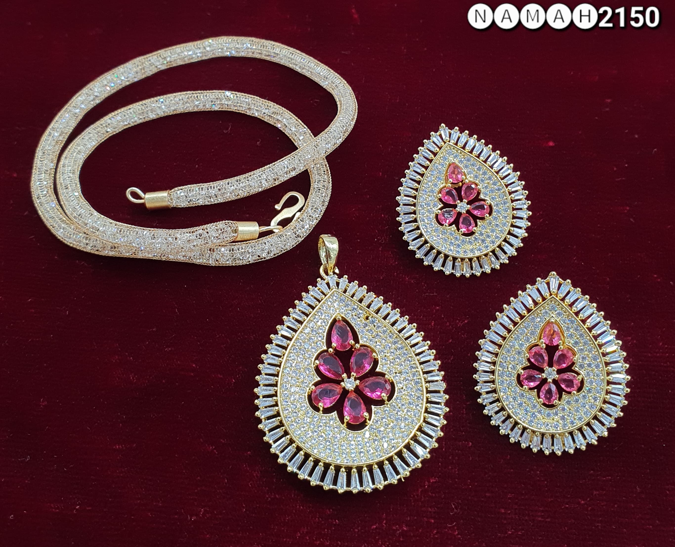 Pendant &amp; Earrings Set