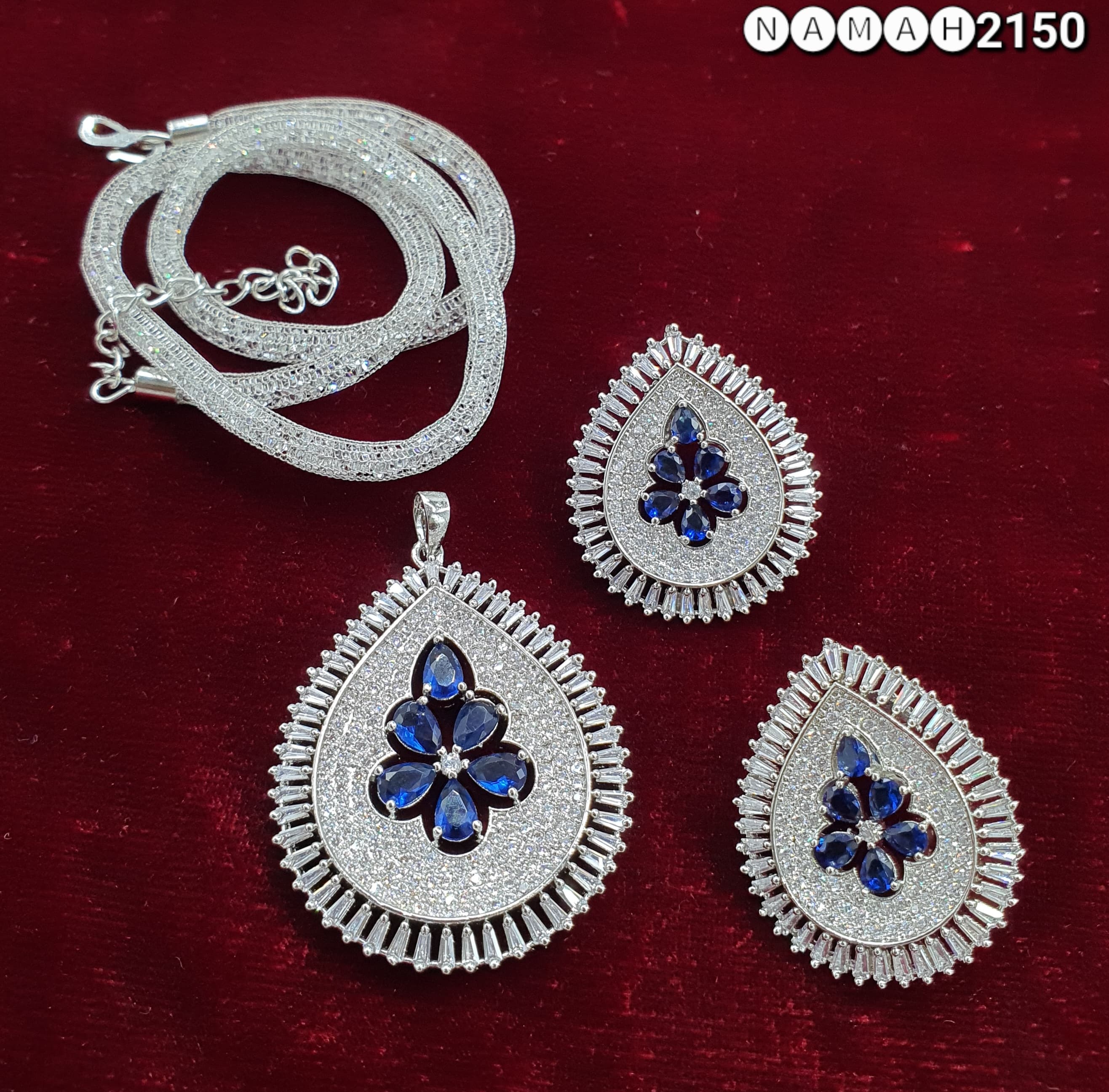 Pendant &amp; Earrings Set