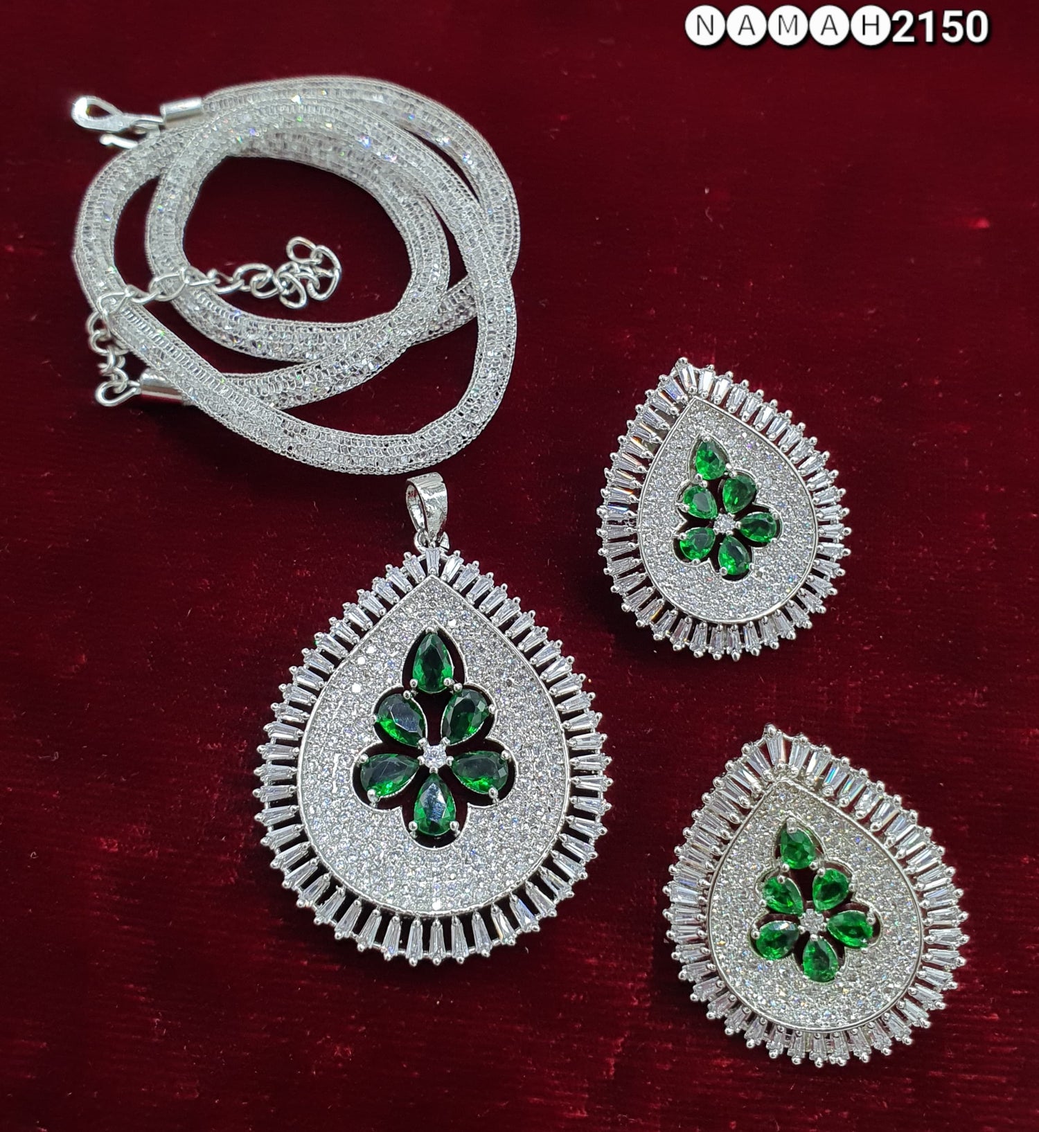 Pendant &amp; Earrings Set