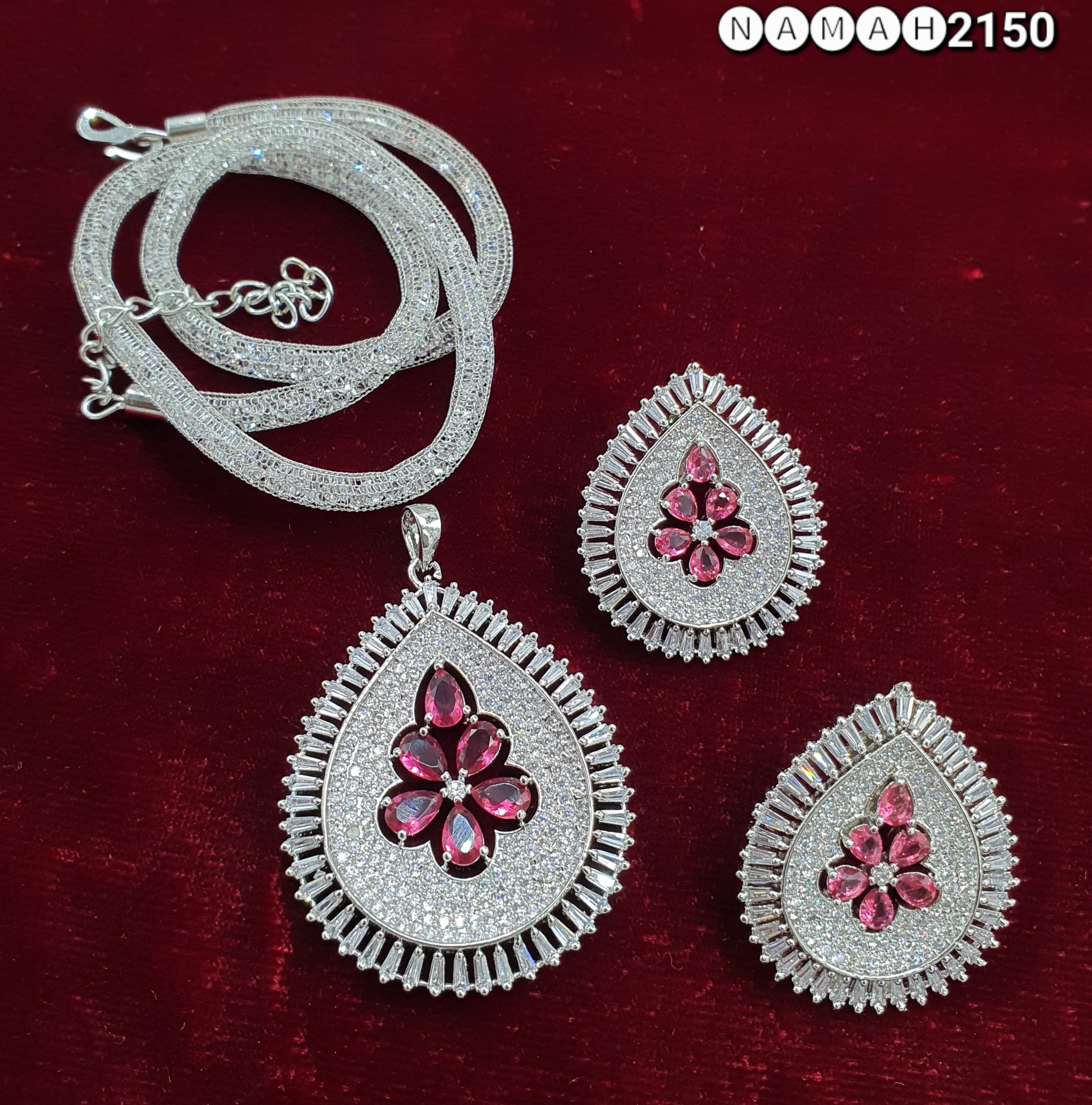 Pendant &amp; Earrings Set