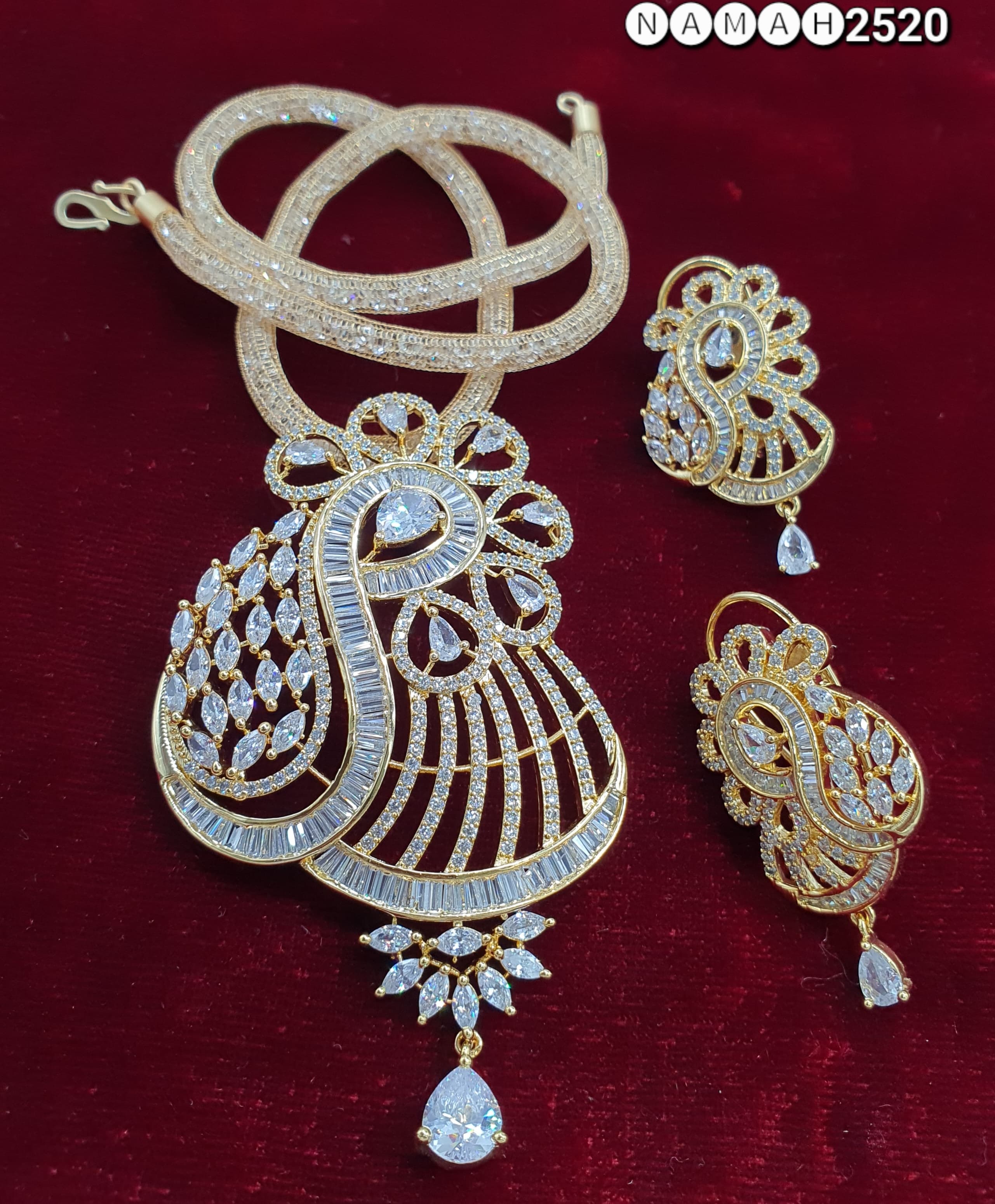 Pendant &amp; Earrings Set