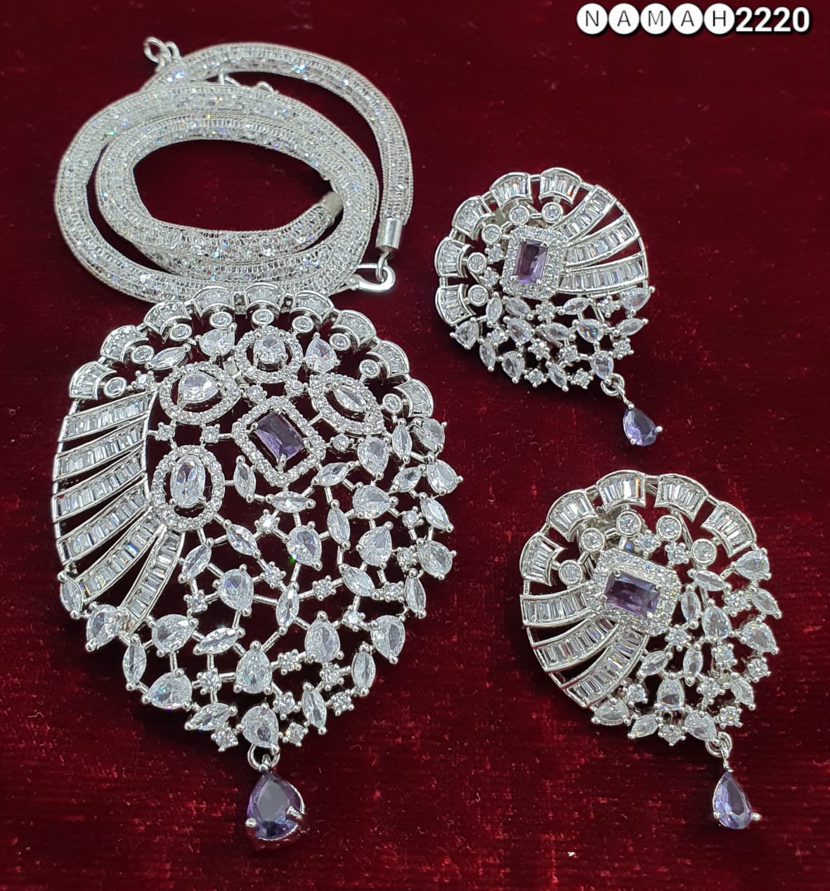 Pendant &amp; Earrings Set
